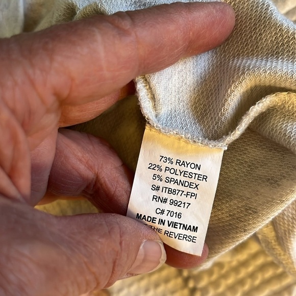 Moa Moa 3/4 sleeved really soft t-shirt fabric with embroidered flowers. Size S - Picture 11 of 11